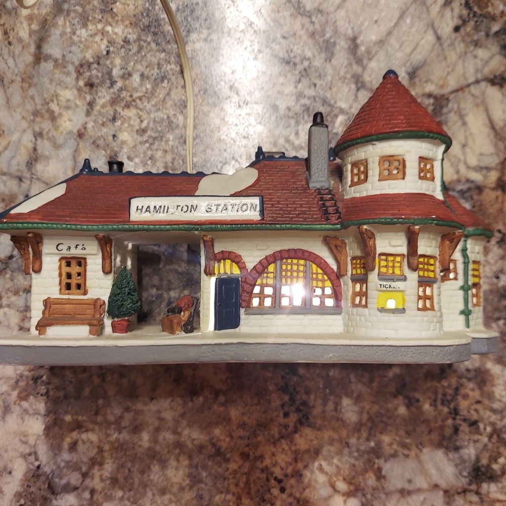 Lemax Hamilton Station Christmas Village Piece
